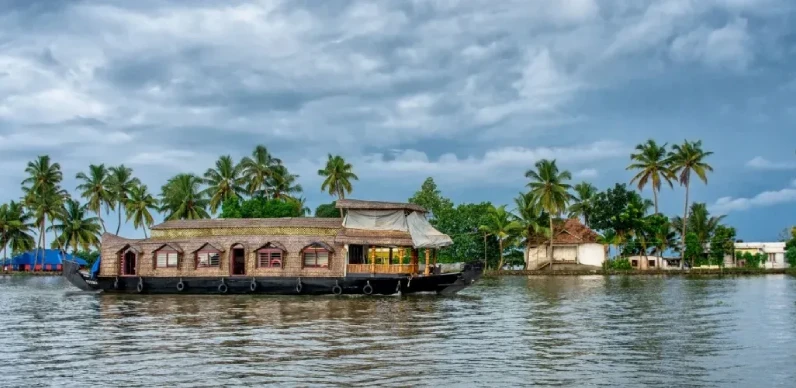 Munnar Thekkady Tour Package